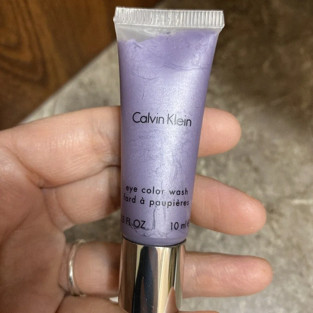 Calvin Klein Eye Color Wash 15 Violet 0.33‎ fl.oz New Rare Shimmer Eyeshadow